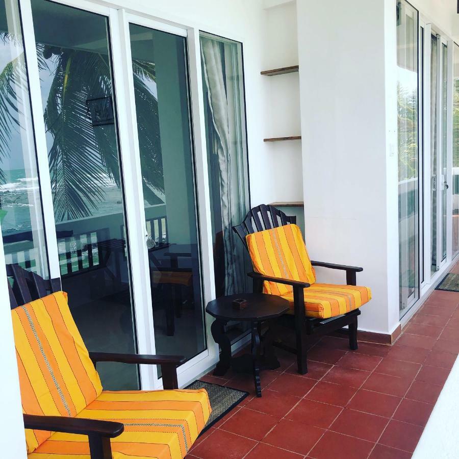 La Veranda Di Serena Унаватуна Екстериор снимка